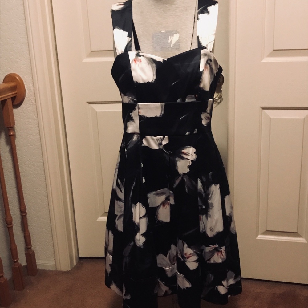 White House Black Market dress size 6